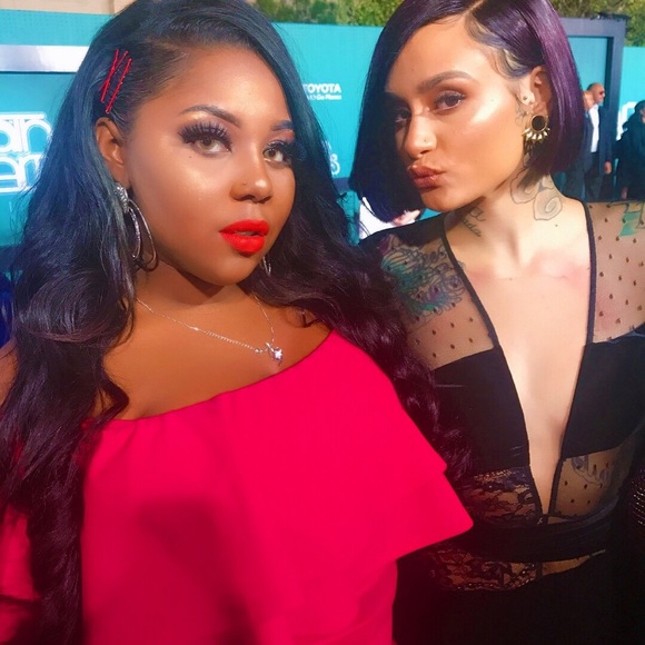 Diva In Red Gown - Picture 4 of 4